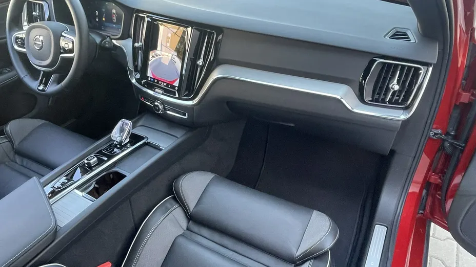 VOLVO V60 -