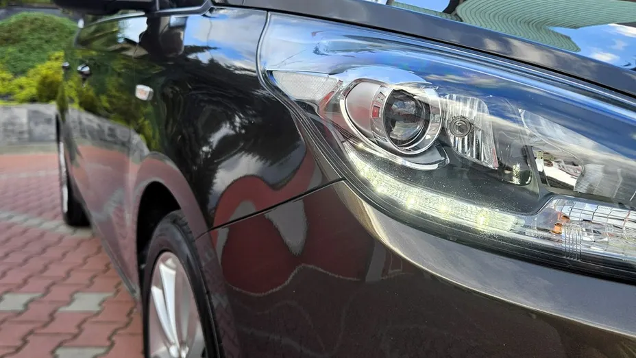 KIA Carens -