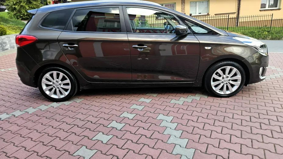 KIA Carens -