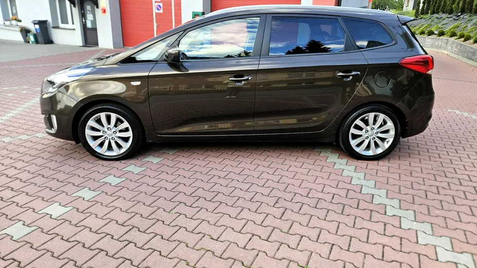 KIA Carens -
