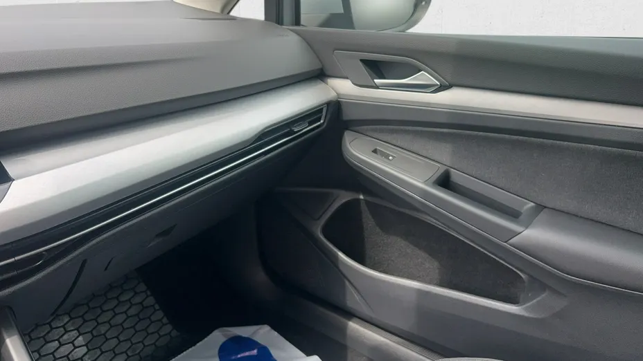 VOLKSWAGEN Golf -