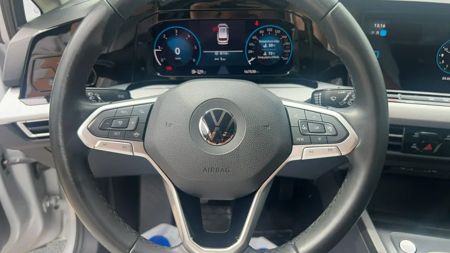 VOLKSWAGEN Golf -