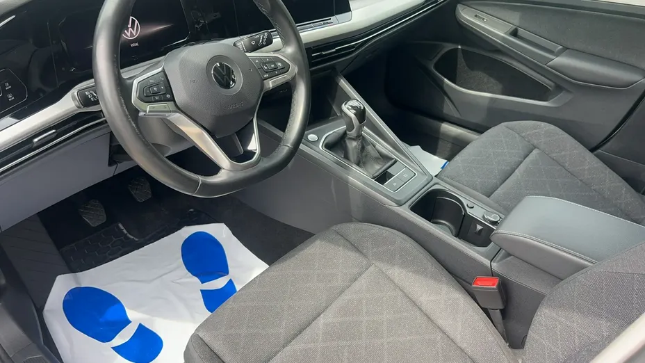 VOLKSWAGEN Golf -