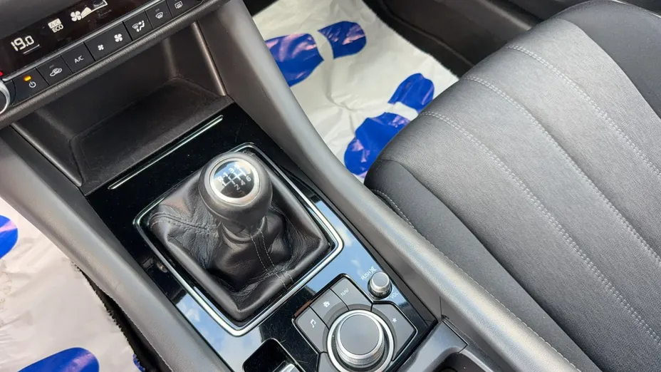 MAZDA 6 -