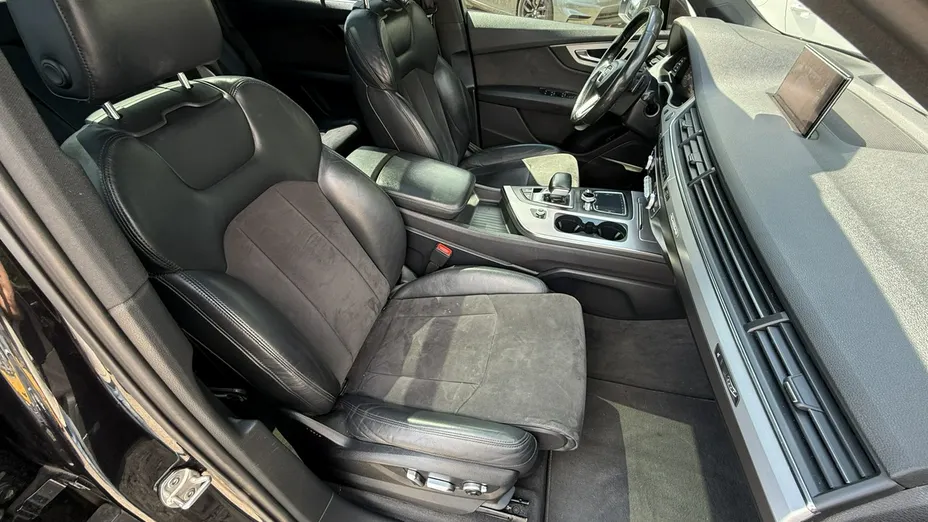 AUDI Q7 -
