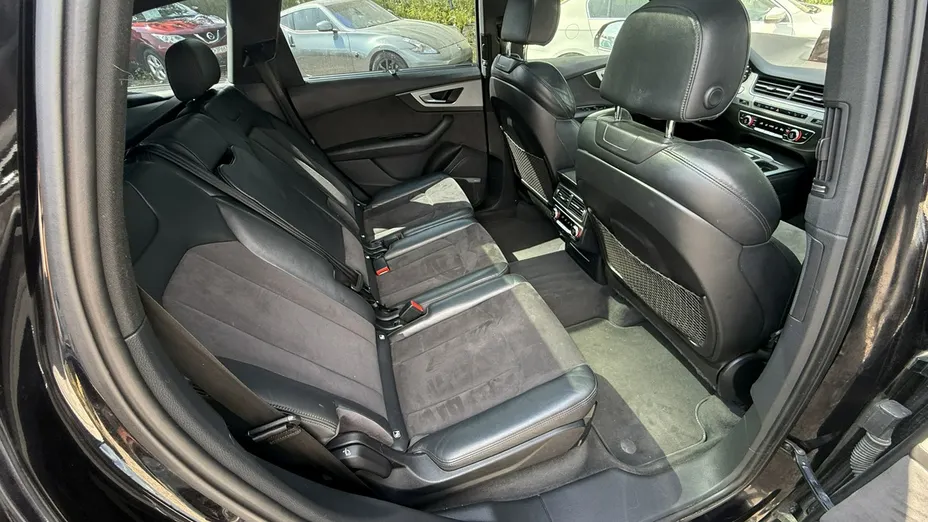 AUDI Q7 -