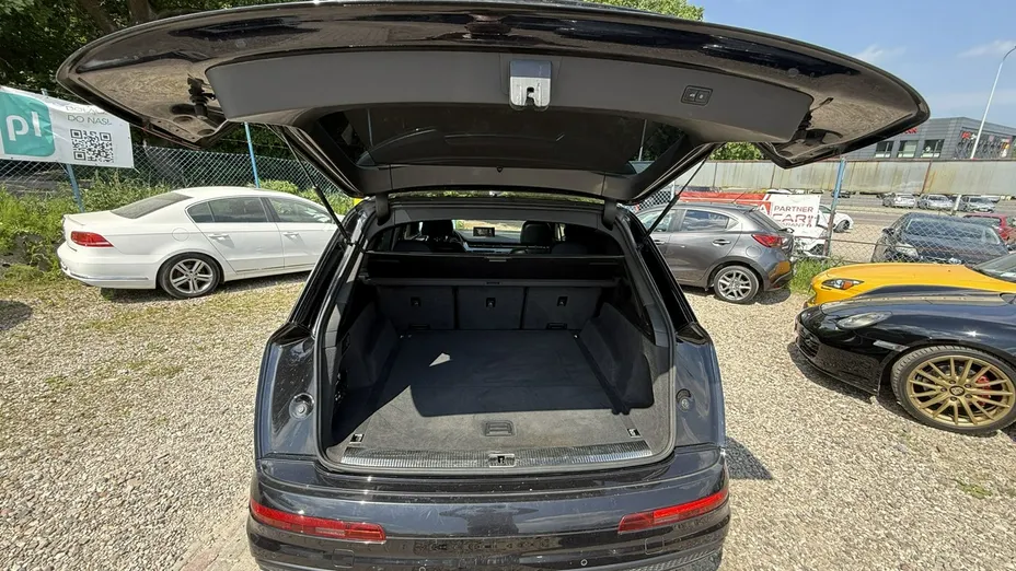 AUDI Q7 -