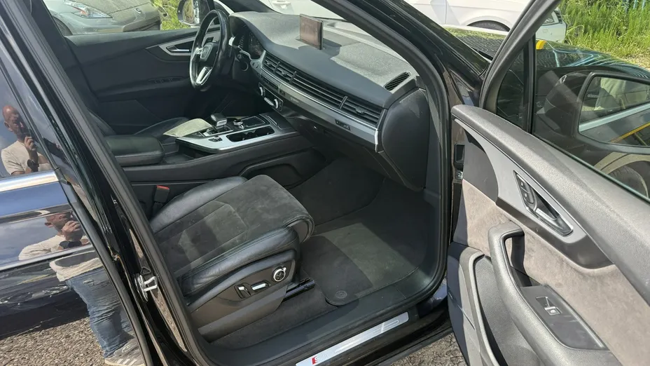 AUDI Q7 -