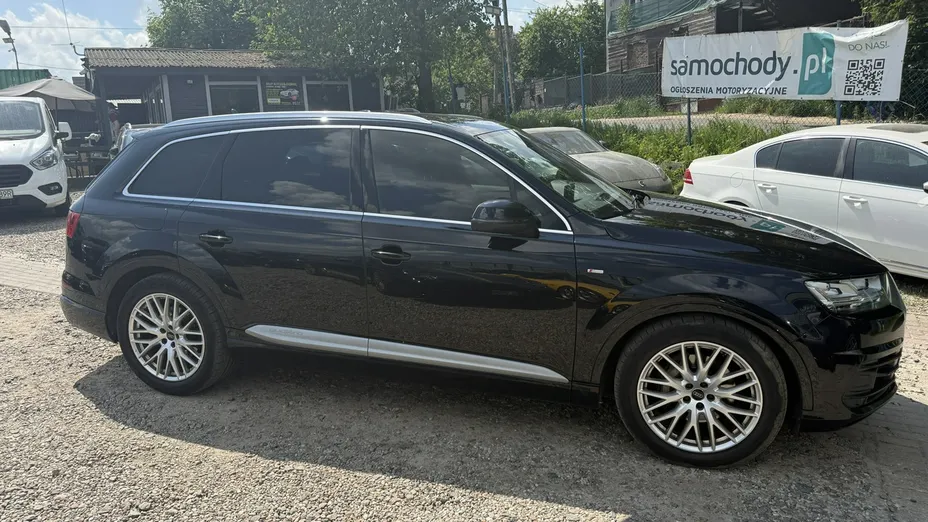 AUDI Q7 -