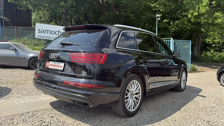AUDI Q7 -