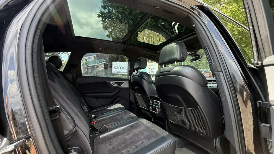 AUDI Q7 -