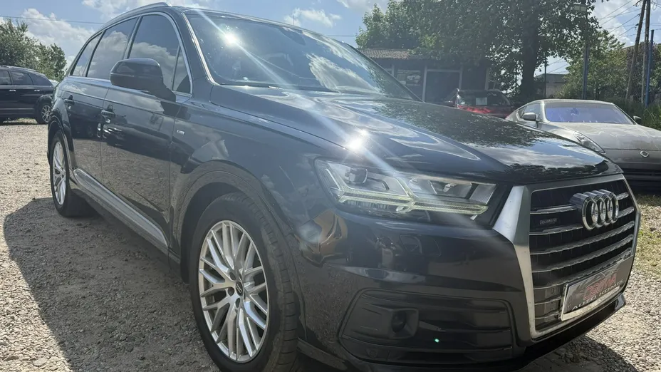 AUDI Q7 -