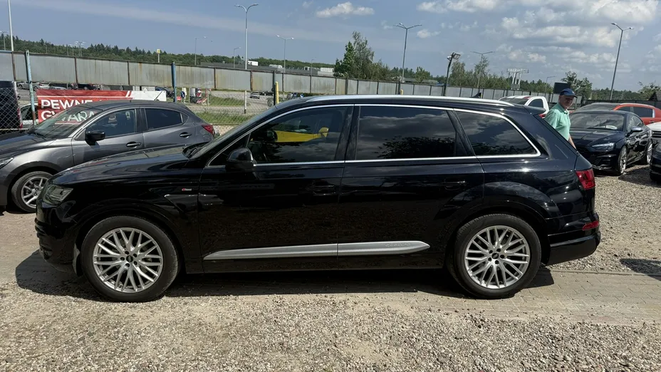 AUDI Q7 -