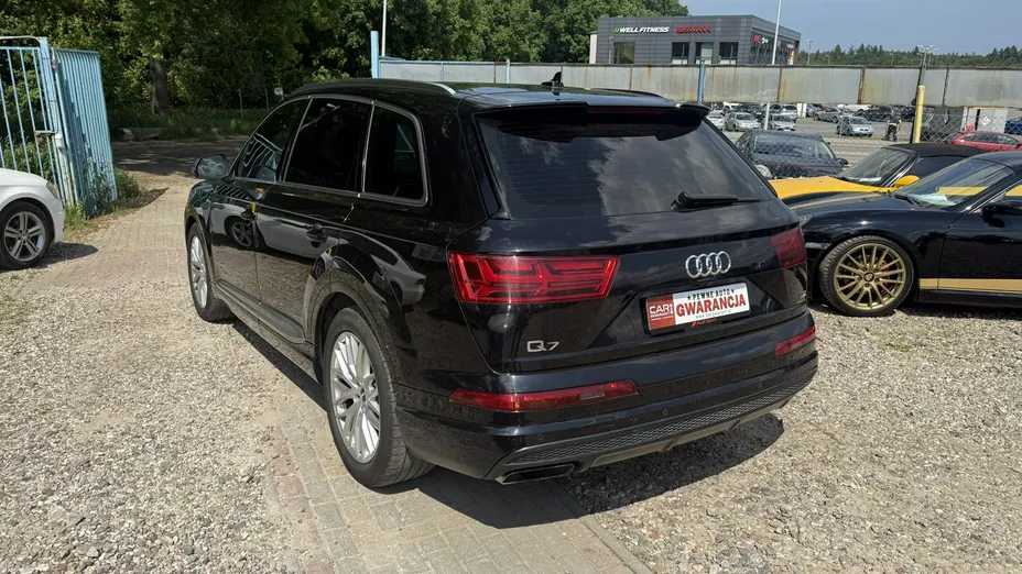 AUDI Q7 -