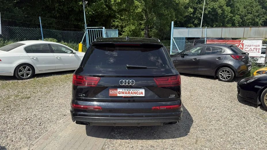 AUDI Q7 -