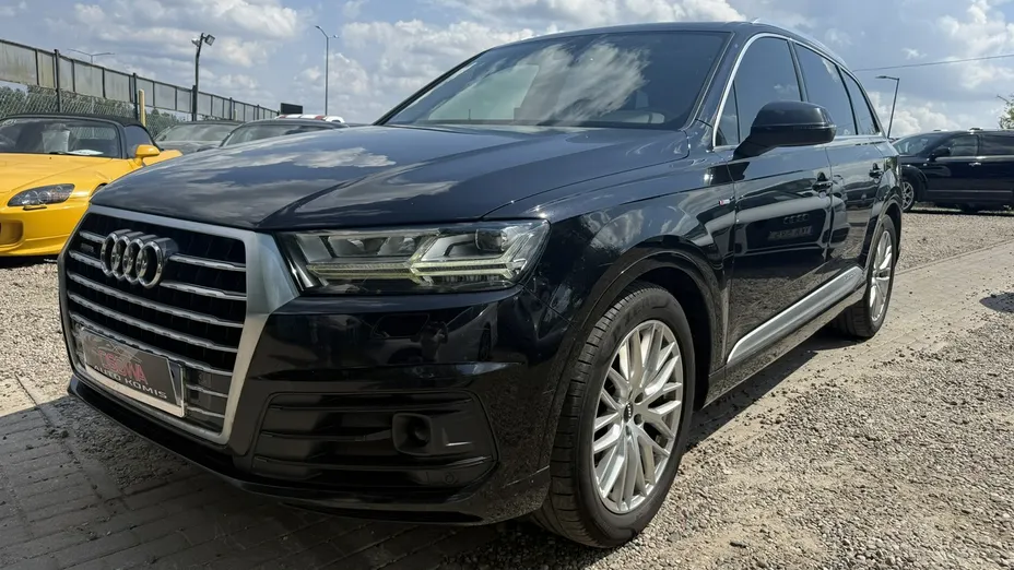 AUDI Q7 -