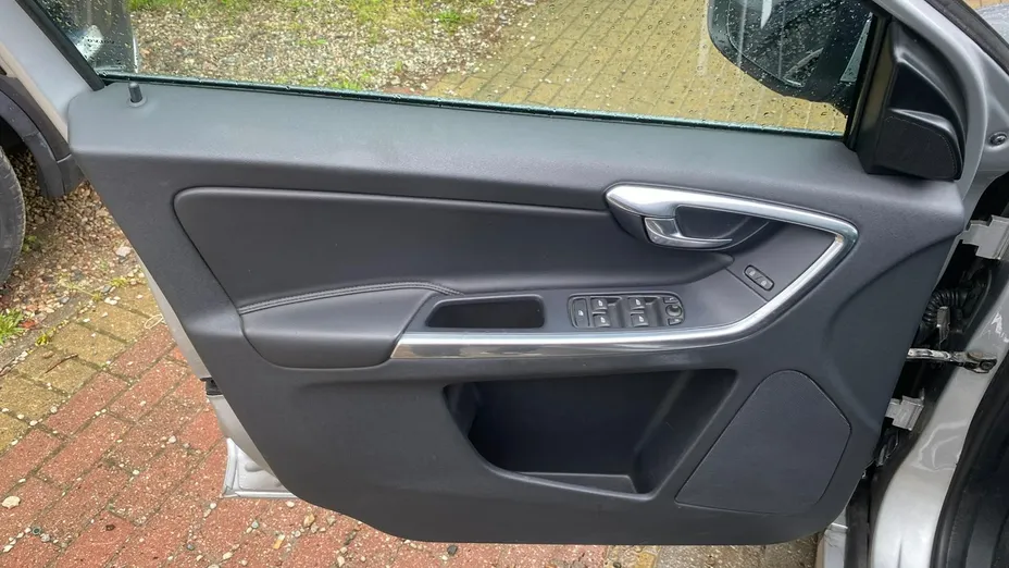 VOLVO XC60 -