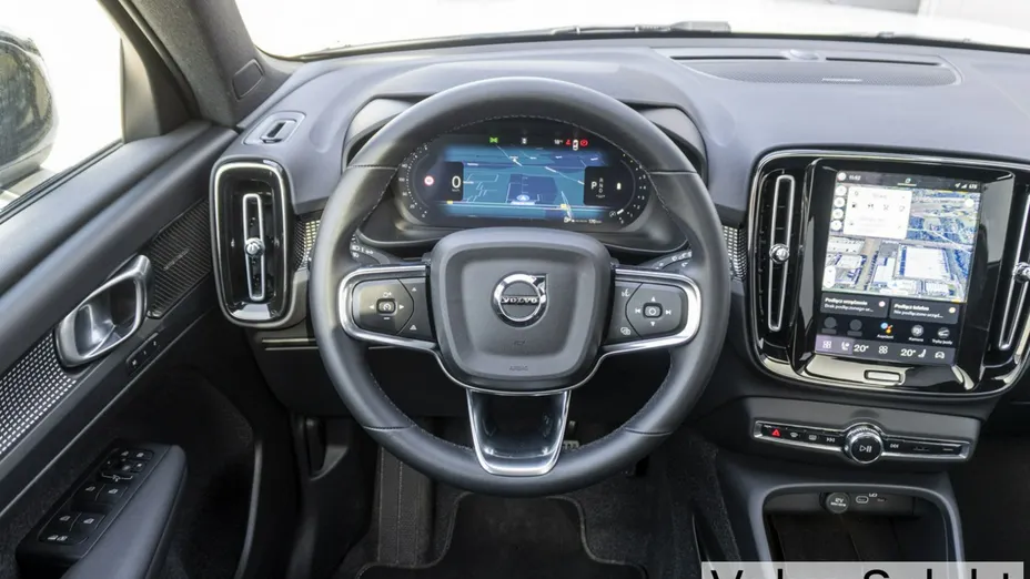 VOLVO XC40 -