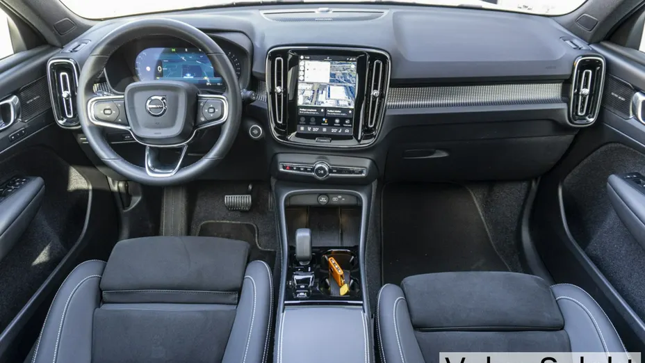 VOLVO XC40 -