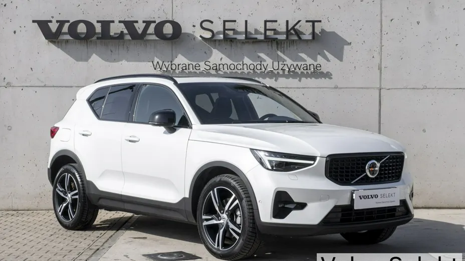 VOLVO XC40 -