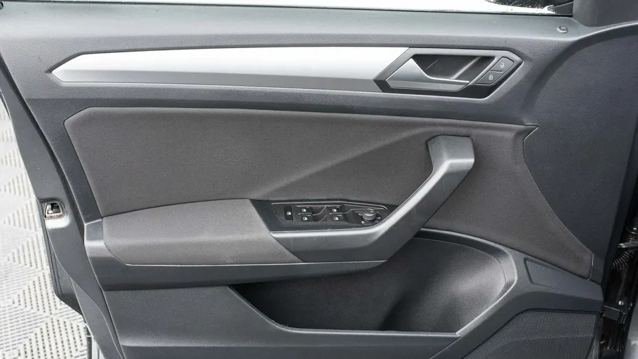 VOLKSWAGEN T-ROC -