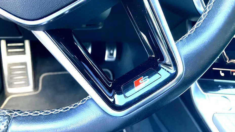 AUDI A6 -