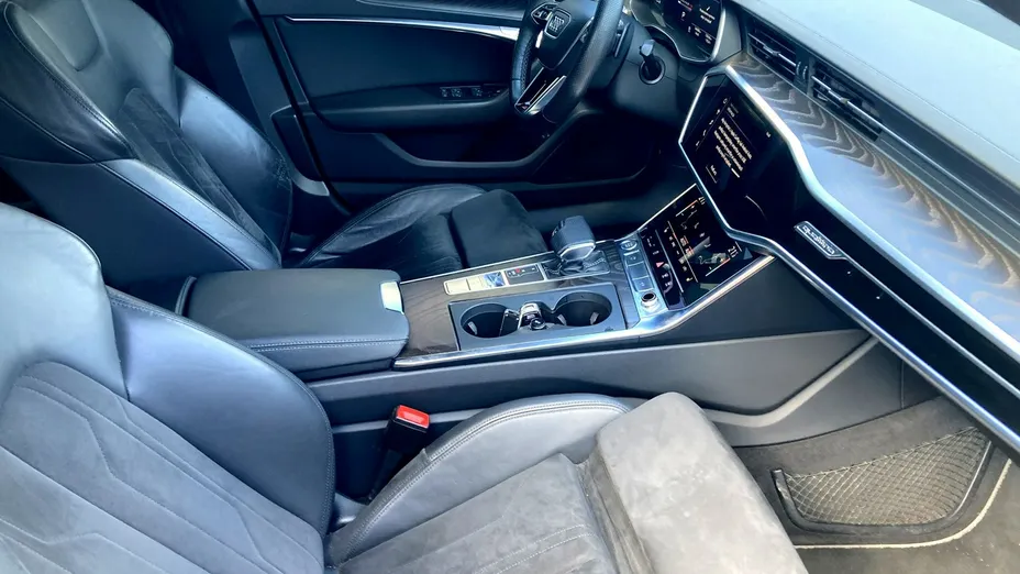 AUDI A6 -