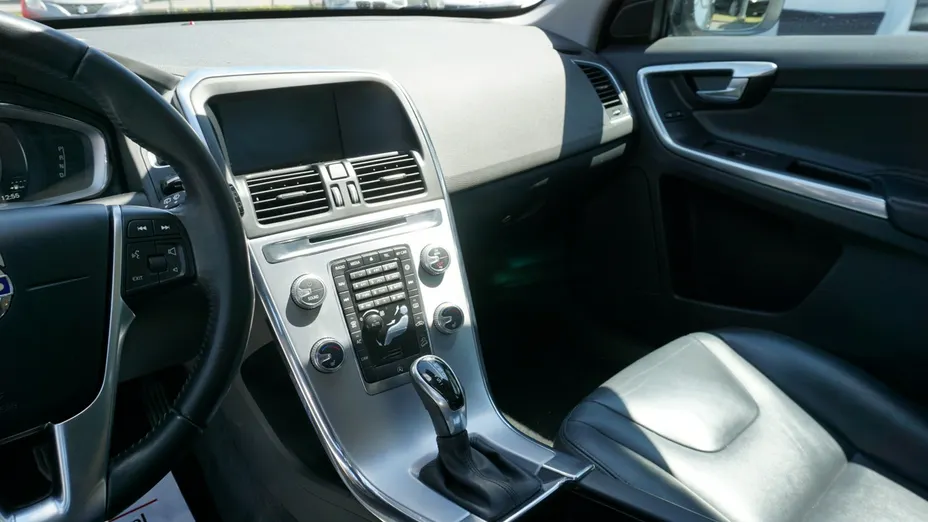 VOLVO XC60 -