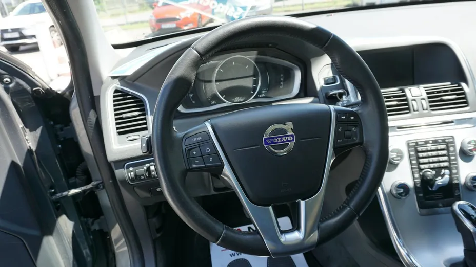 VOLVO XC60 -