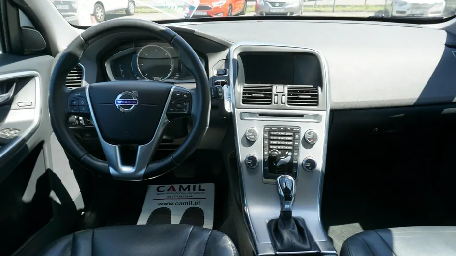 VOLVO XC60 -