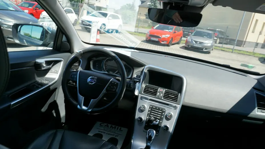 VOLVO XC60 -