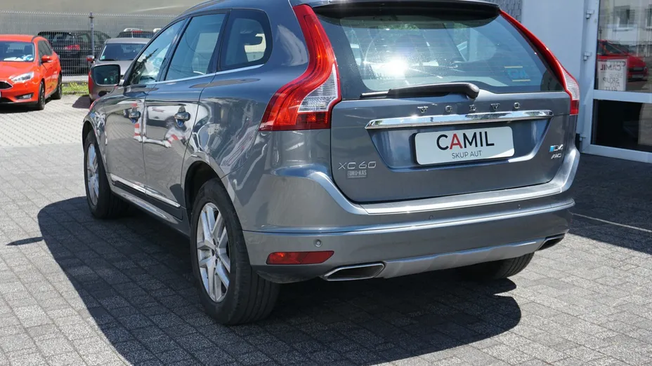 VOLVO XC60 -