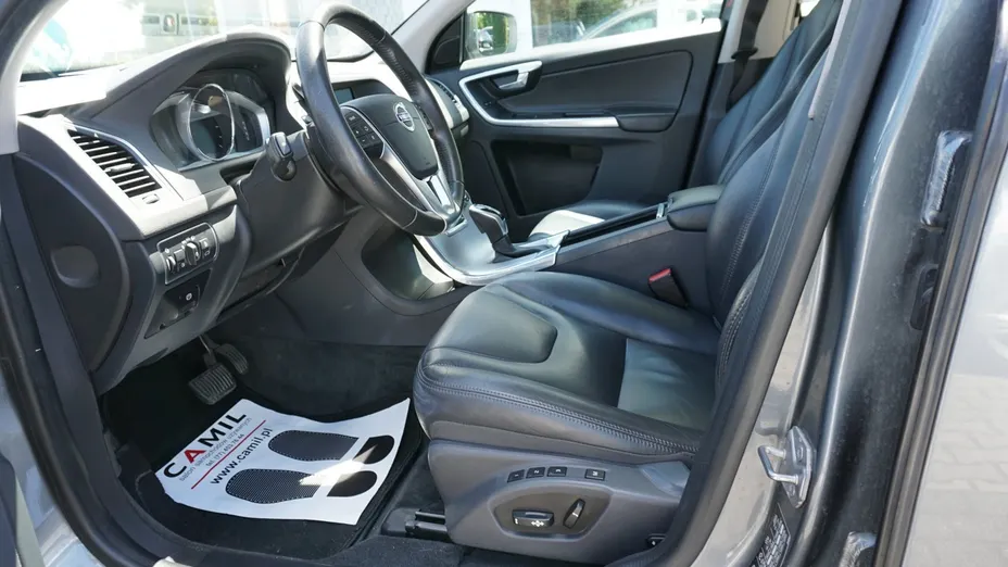VOLVO XC60 -