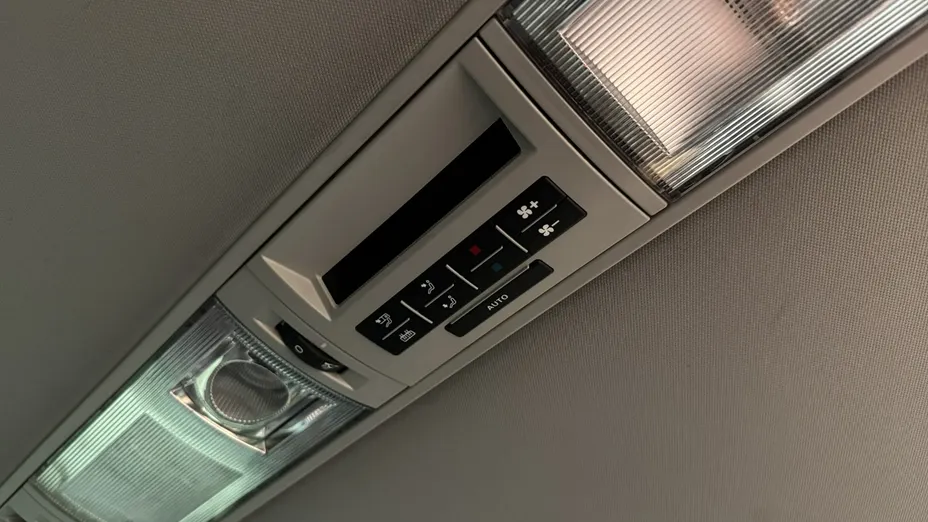 VOLKSWAGEN Multivan -