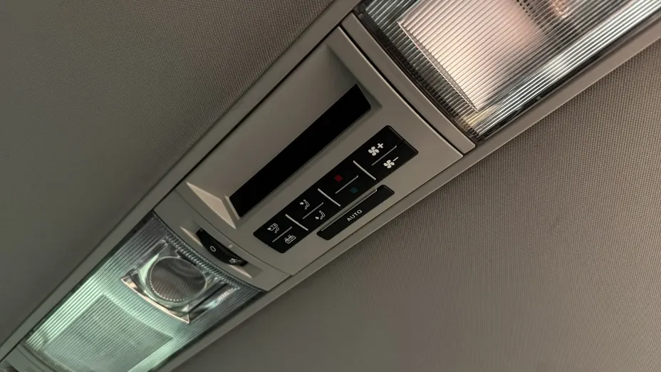 VOLKSWAGEN Multivan -