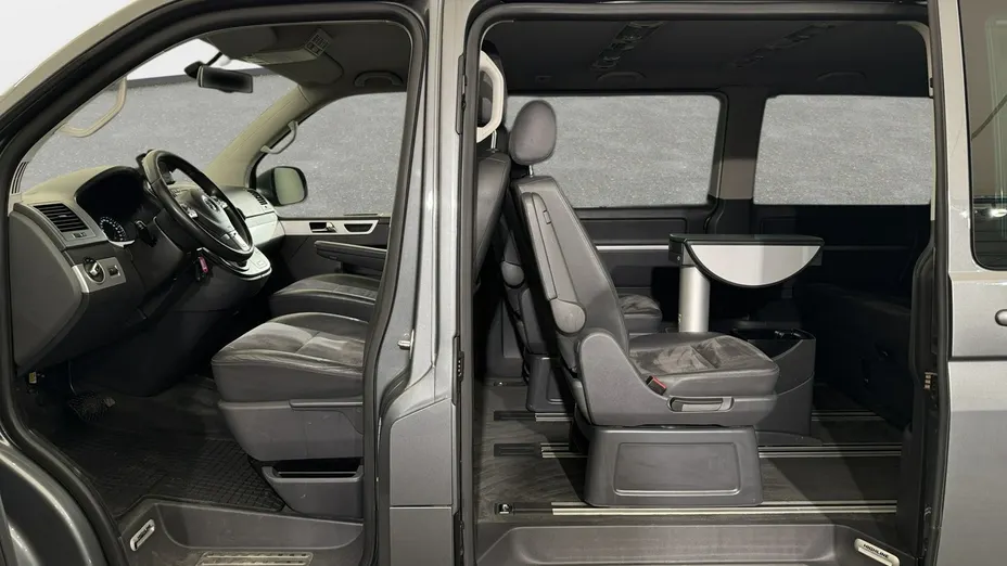 VOLKSWAGEN Multivan -