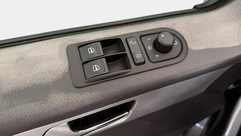 VOLKSWAGEN Multivan -