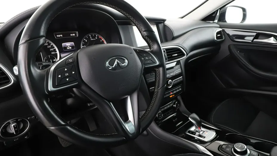 INFINITI QX30 -
