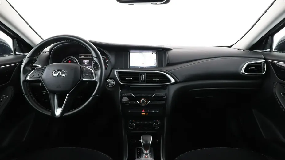 INFINITI QX30 -