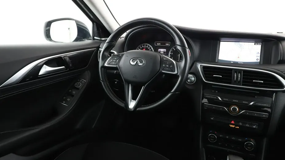 INFINITI QX30 -