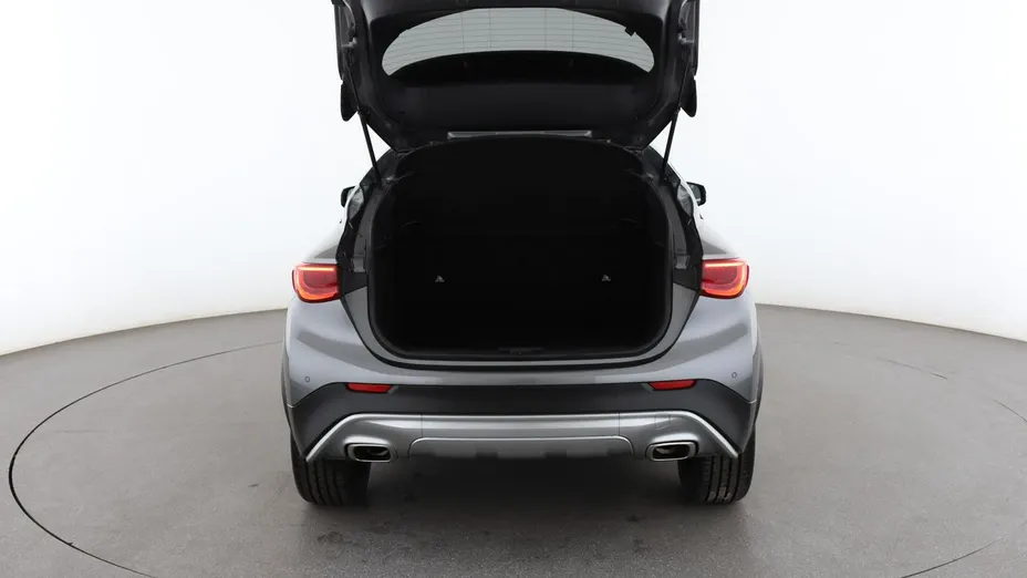 INFINITI QX30 -