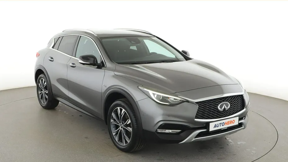 INFINITI QX30 -