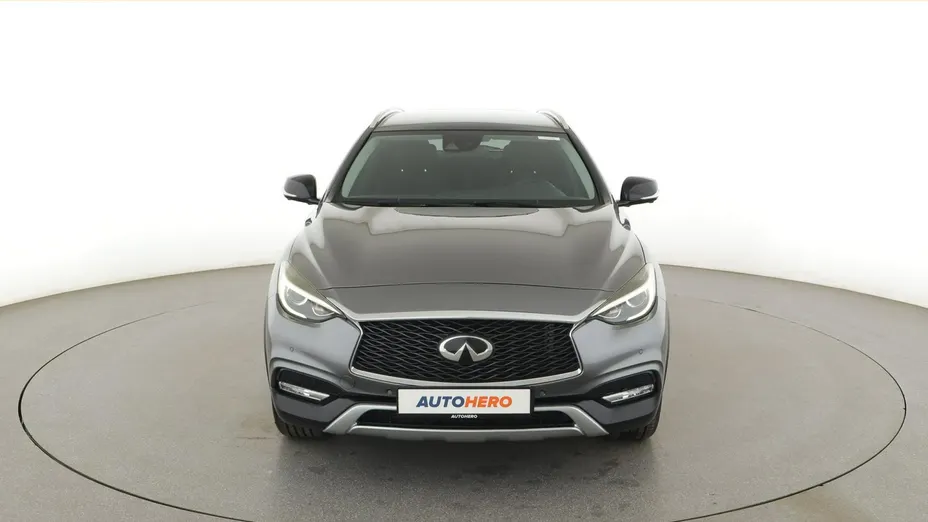 INFINITI QX30 -
