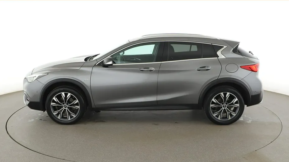 INFINITI QX30 -