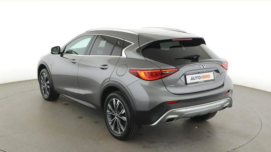 INFINITI QX30 -