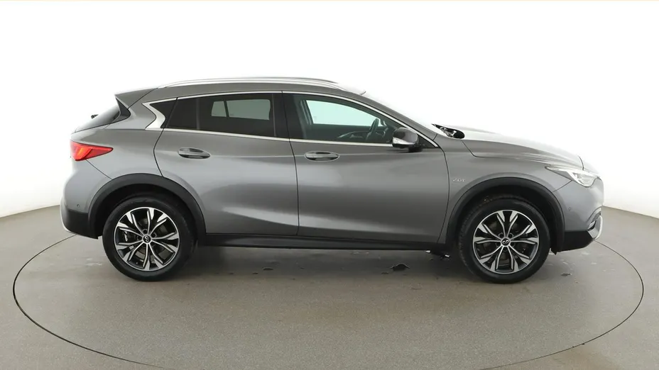 INFINITI QX30 -