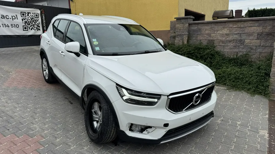 VOLVO XC40 -