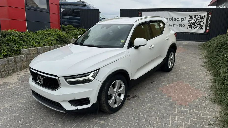 VOLVO XC40 -