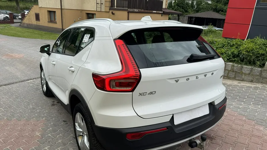 VOLVO XC40 -