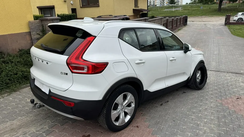 VOLVO XC40 -